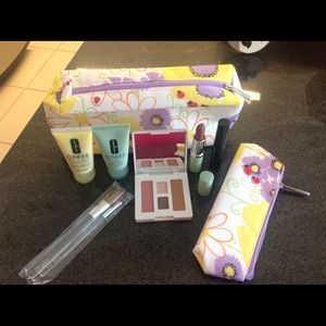 🚫⛔SOLD⛔🚫CLINIQUE Gift makeup bag
