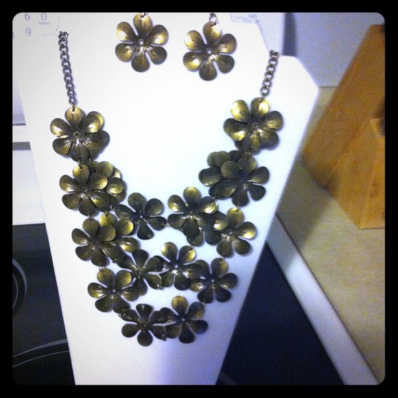 Necklace and earring set