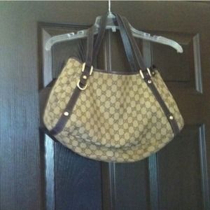 Gorgeous Gucci hobo is back!!