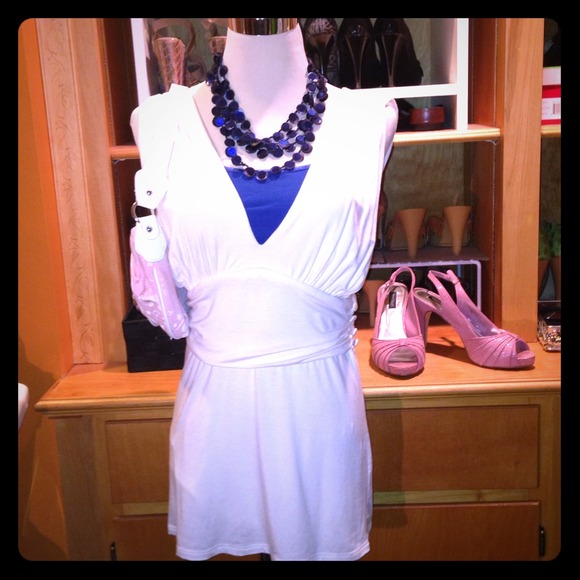 💢💢SOLD💢💢 WHBM Cream Summer Top- Stunning - M