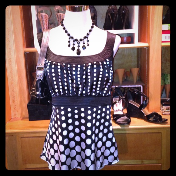 💢SOLD💢 to miss_kate21💢WHBM polka dot tank