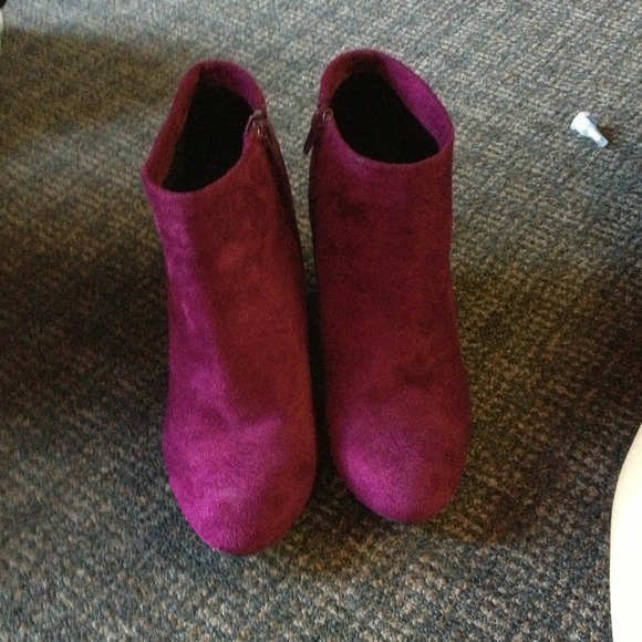 Beautiful burgundy/purplish wedges
