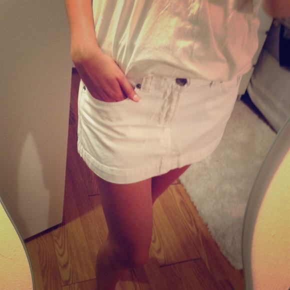 White denim skirt