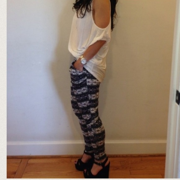Best selling pants in Newest print RESERVED - Picture 3 of 4