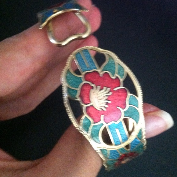 Floral bangle - Picture 2 of 3