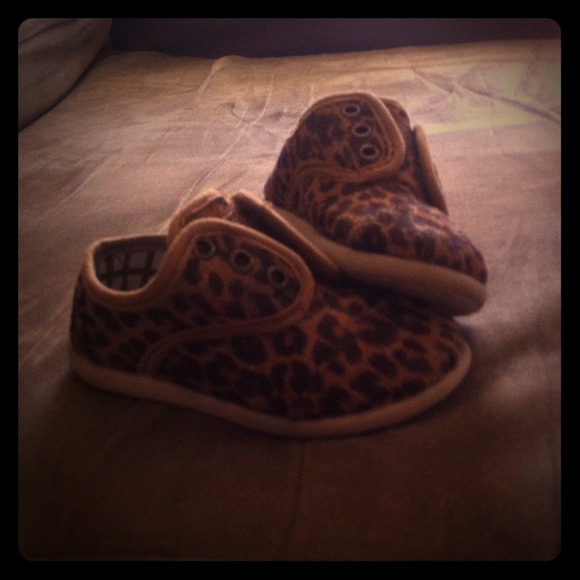 Cute toddler leopard slip ons