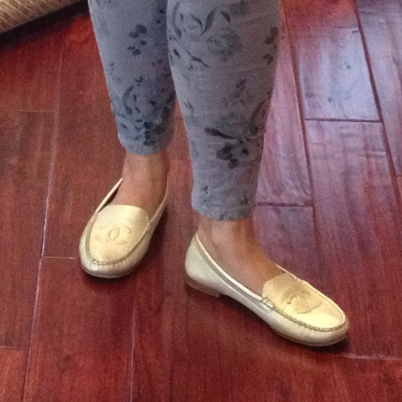 💢SOLD💢 Authentic Chanel Flats. Size 37 1/2 - Picture 3 of 4