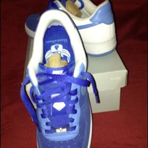 Men's af1 8.5/ women's 9.5or 10