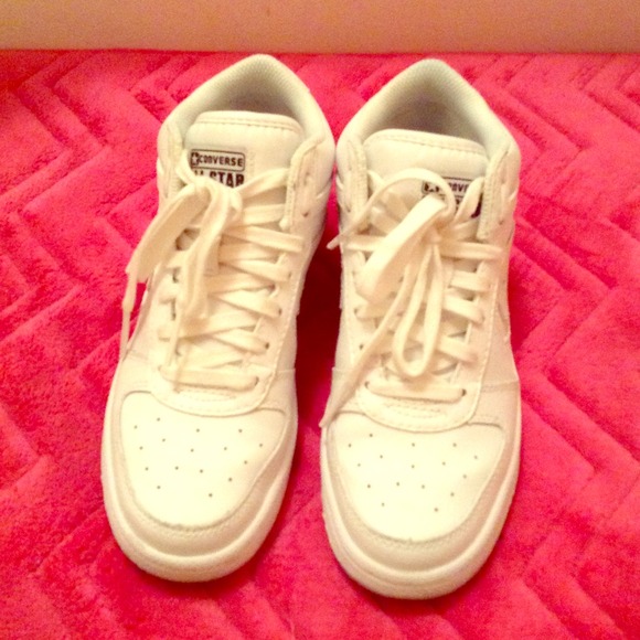 White converse all star white sneakers !!!