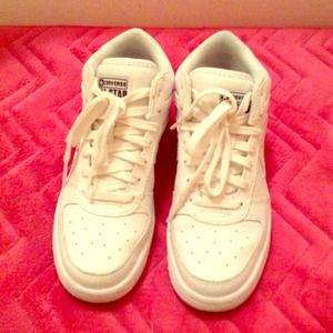White converse all star white sneakers !!!