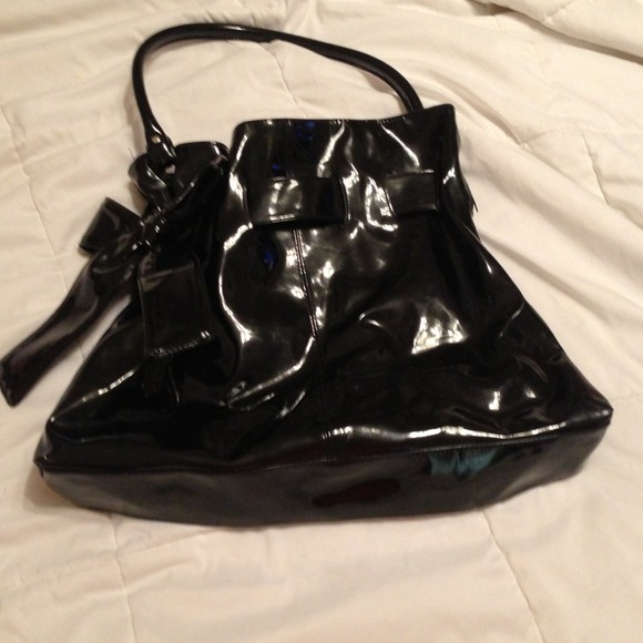 SOLD/TRADED 👛👛👛 Large black patent hobo bag