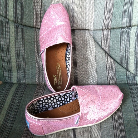 🎀RESERVED for mandyhope86 Pink Sparkle TOMS sz7.5