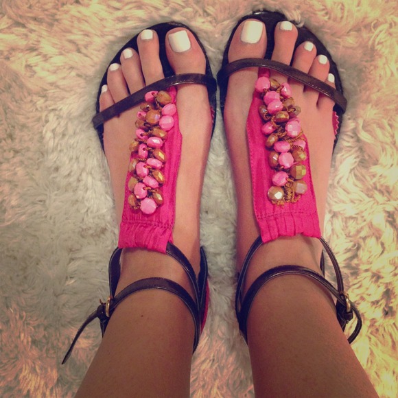 BUNDLED! 💞Super cute sandals 💕