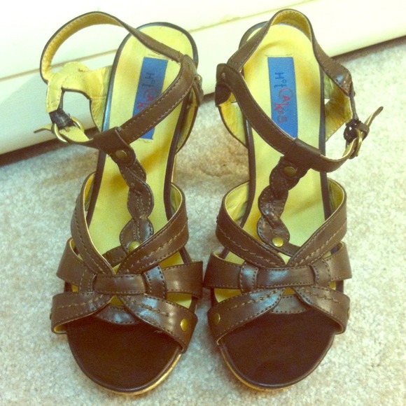 Cute chocolate brown strapped shoes