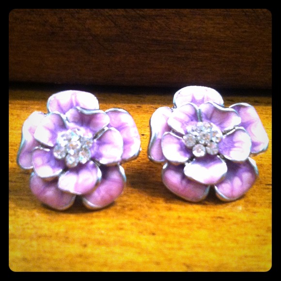 Purple flower earrings 💜