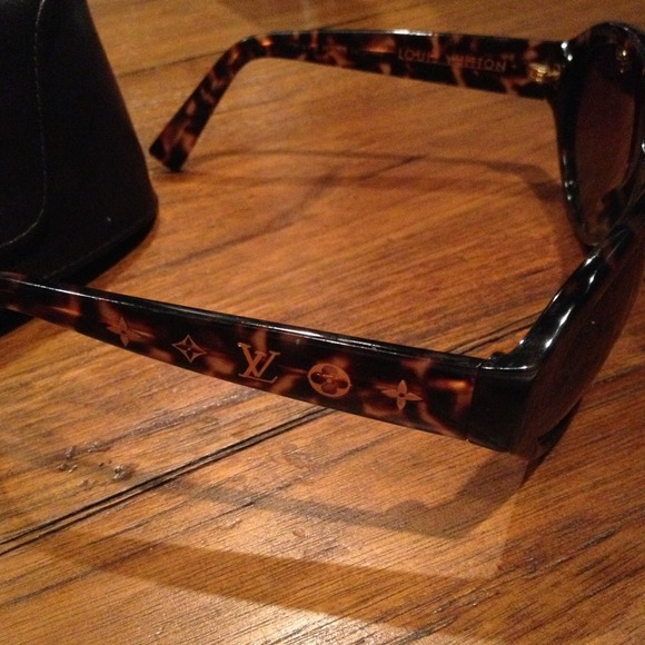 💢TRADED💢LV sunnies date code E0048 - Picture 2 of 4