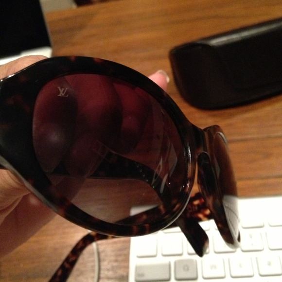 💢TRADED💢LV sunnies date code E0048 - Picture 3 of 4