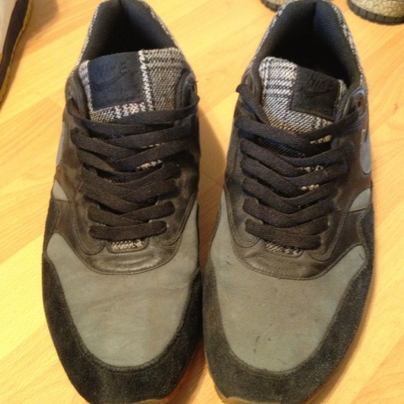 Nike Other - Men's Plaid Nike Shoes