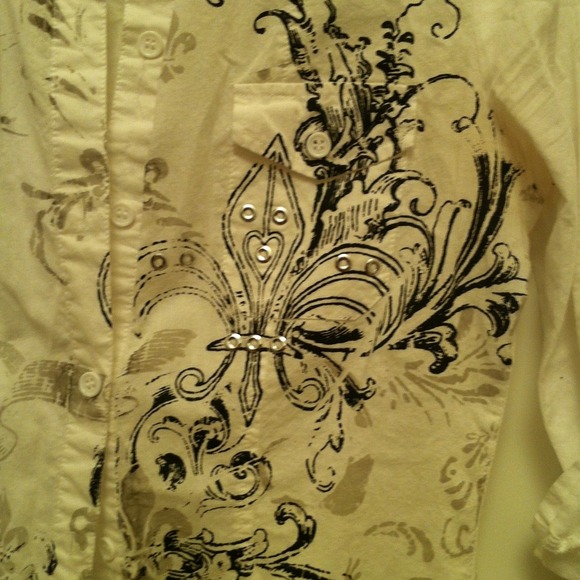 Button Up Top - Picture 2 of 2