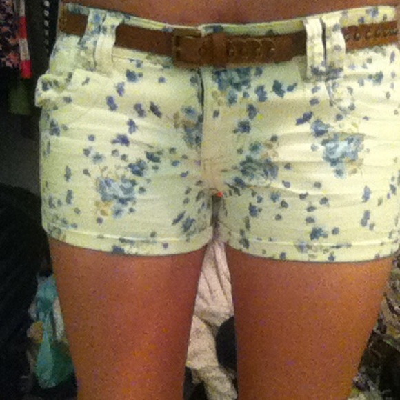 Flower shorts 🌷🌾