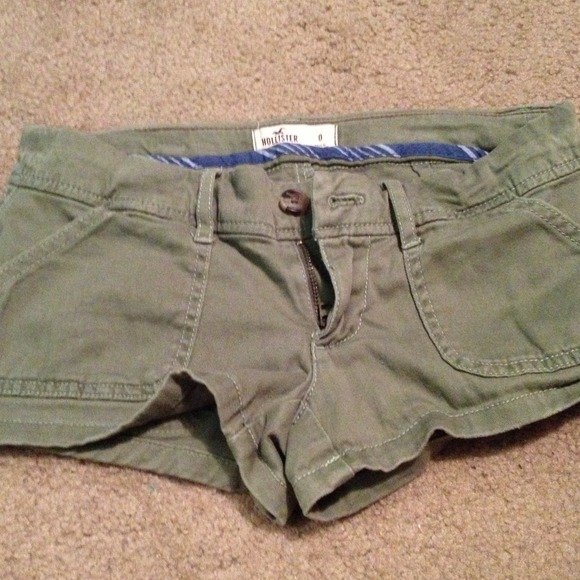 Army green Hollister khaki shorts