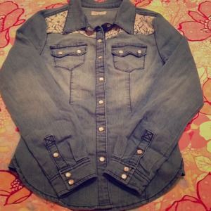 💥TRADED💥Minnetonka fringe booties & denim shirt!