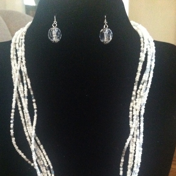 Earring and neckless set - Picture 2 of 2