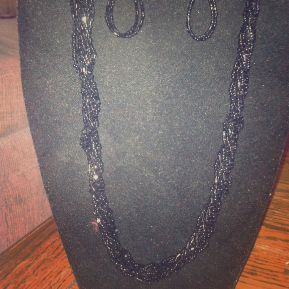 Neckless and earring set - Picture 1 of 2