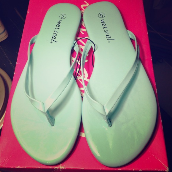 ✨Clearance✨Mint Colored Flip Flops. pp cheaper
