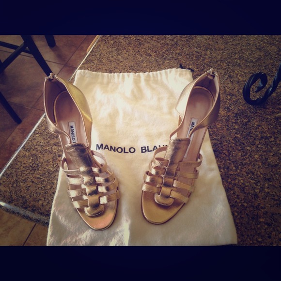 Reduced! Beautiful gold Manolo Blahnik's!