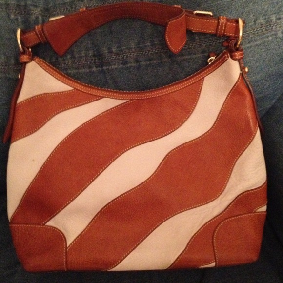 REDUCED Dooney and Bourke purse - Picture 2 of 4