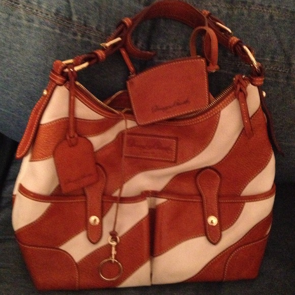 REDUCED Dooney and Bourke purse - Picture 4 of 4