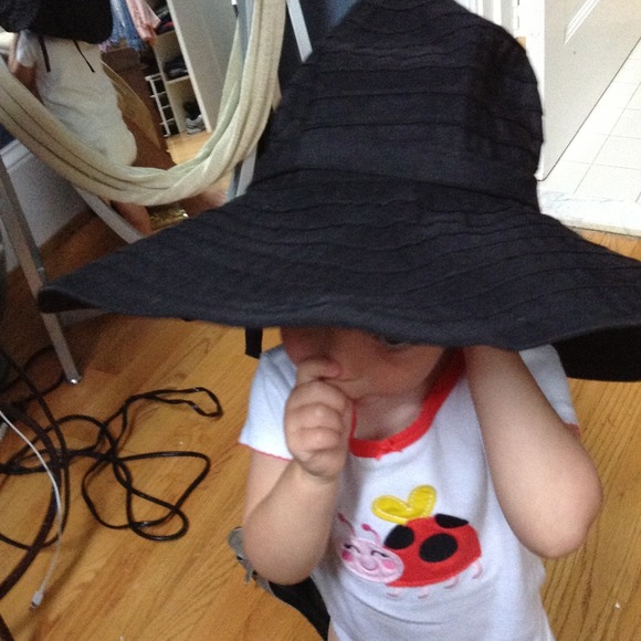 Sold!!! Great black sun hat!
