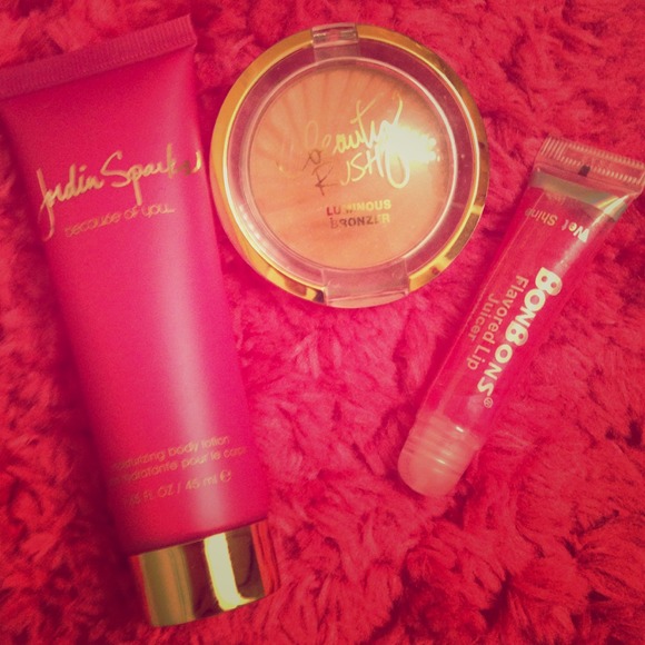 Summer pack/combo: lotion, Bronzer, lip gloss