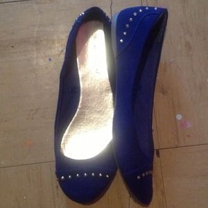 [[NOT LONGER AVAILABLE]]studded blue flats