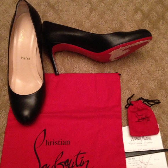 ✨SOLD✨Christian Louboutin pumps