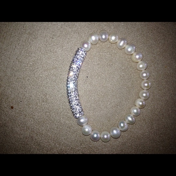 White pearl bracelet