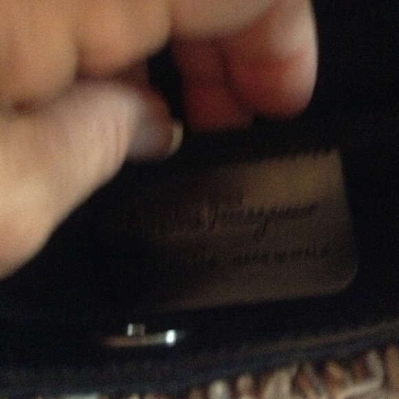 FERRAGAMO HANDBAG.   COLLECTIBLE! - Picture 4 of 4