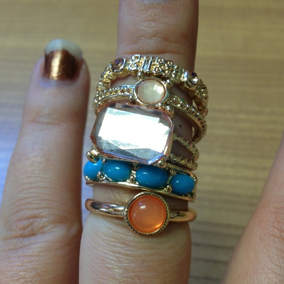 Lot of 5 rings.
