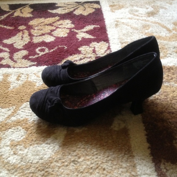 Like New Mini Pumps - Picture 3 of 4