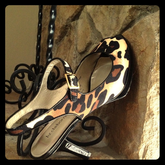 Liz Claiborne leopard print heels. Comfy/Fierce!🌟