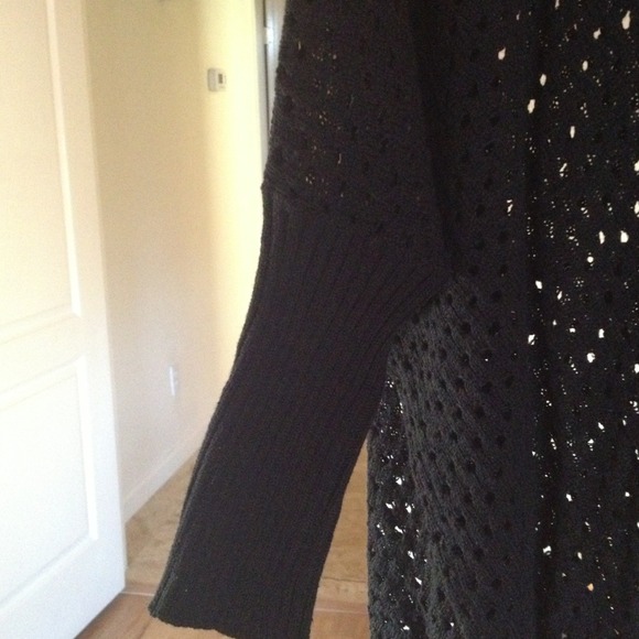 SOLD........Lightweight sweater - Picture 2 of 4