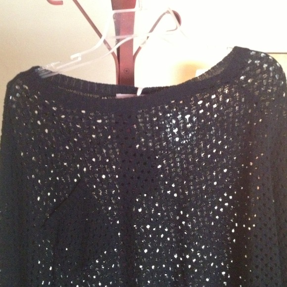 SOLD........Lightweight sweater - Picture 3 of 4