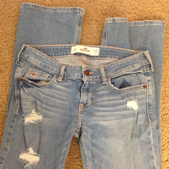 Hollister size 3 short jean with rips