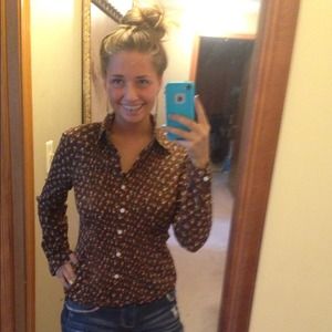 💢SOLD IN BUNDLE💢Tommy Hilfiger Flowered Top