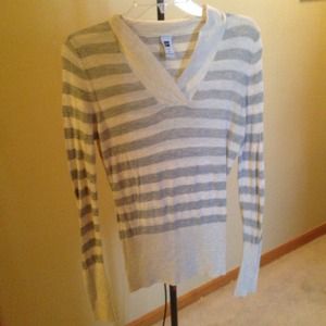 💢SOLD IN BUNDLE💢Off White and Grey Striped Top