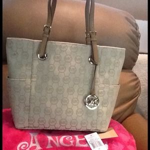 100% Authentic MICHAEL KORS