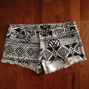 ❌SOLD - Tribal Print Distressed Denim Shorts
