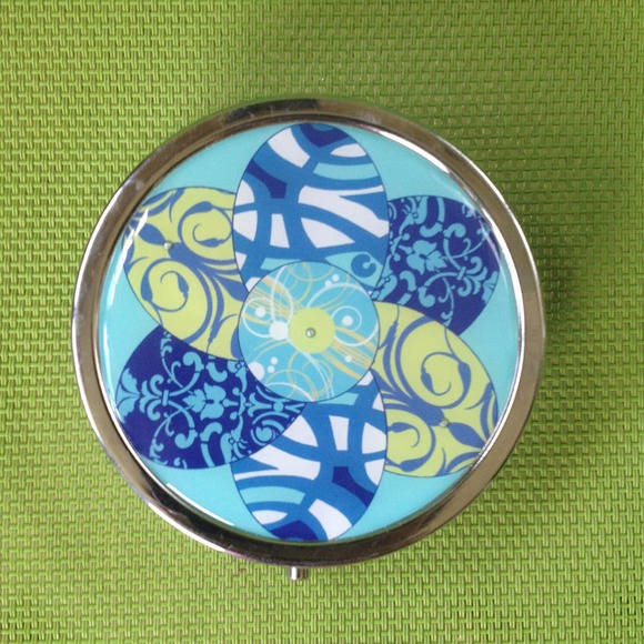 🚫 SOLD STYLISH PILL BOX🚫