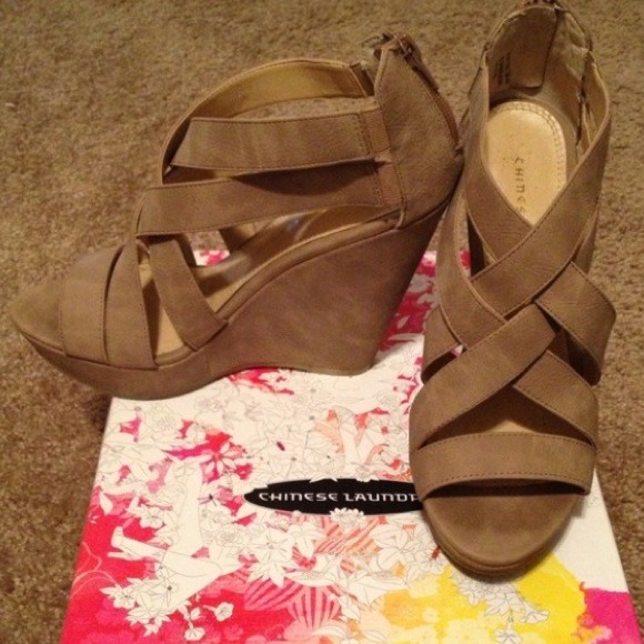 Chinese Laundry Major Crush Taupe Wedges